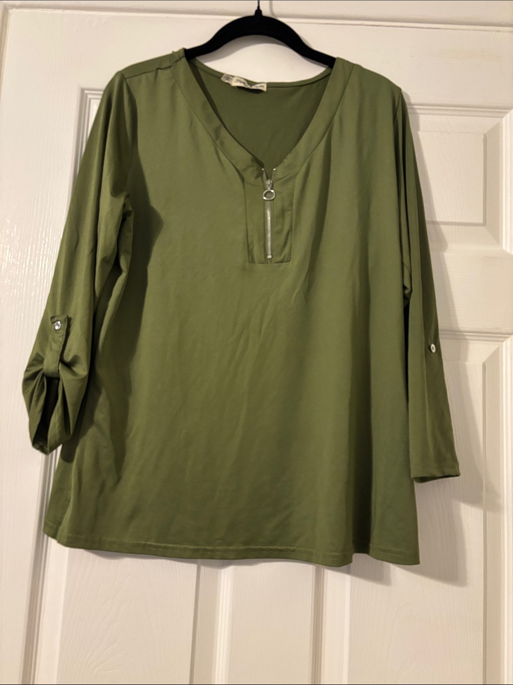 F.L.T. Studio Women’s Olive Green Long-Sleeve Zip-Front Top